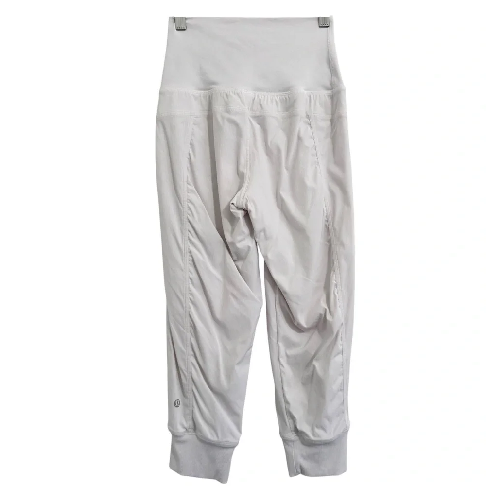 Lululemon In Flux Lined Crop White 2